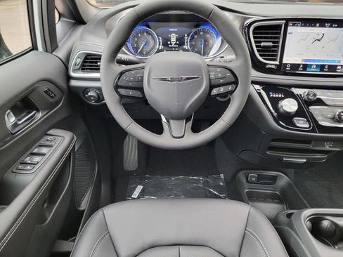 New 2026 Chrysler Pacifica Select w/ S Appearance Package image 31