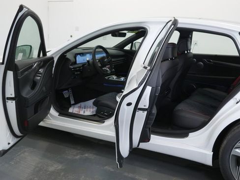 Used 2025 Genesis G80 3.5T Sport image 32