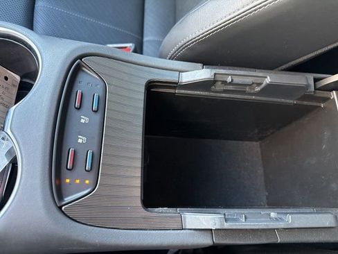 Used 2023 Toyota Venza Limited image 17