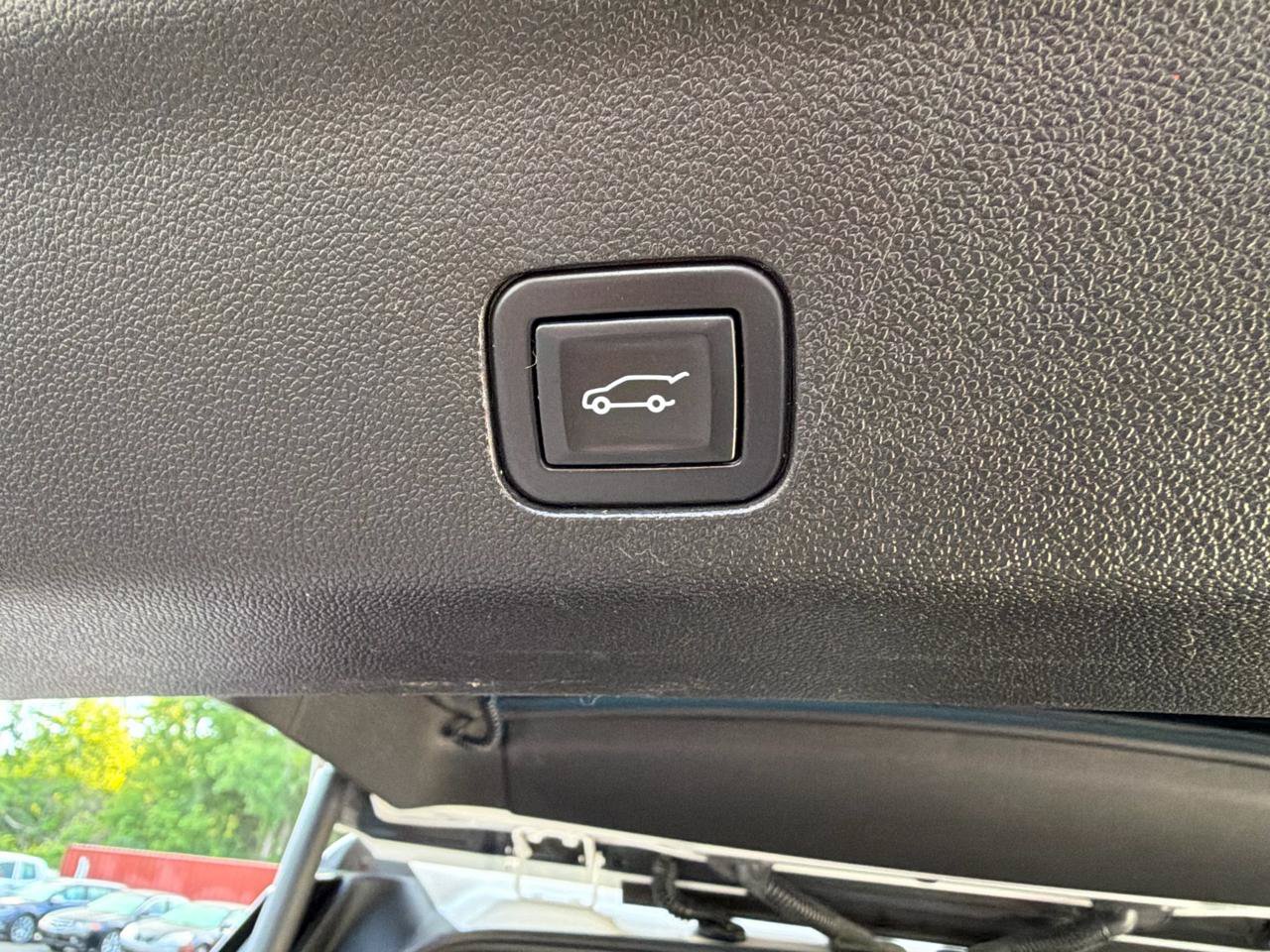 Used 2021 GMC Yukon Denali AWD/4WD image 17