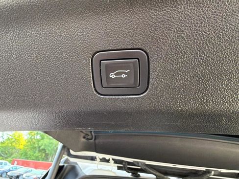 Used 2021 GMC Yukon Denali AWD/4WD image 17