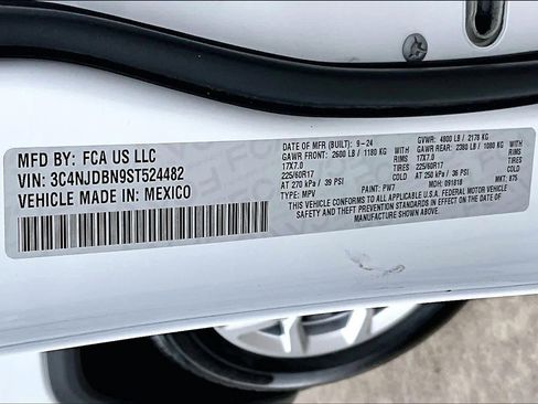 Used 2025 Jeep Compass Latitude image 34