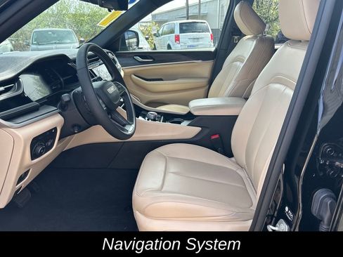 Used 2023 Jeep Grand Cherokee 4WD 4xe w/ Luxury Tech Group II image 17