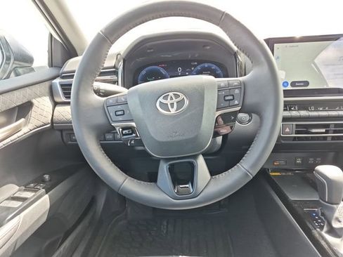 Used 2025 Toyota Camry XLE image 12