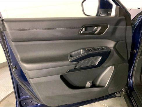 Used 2025 Nissan Pathfinder SV AWD/4WD image 24