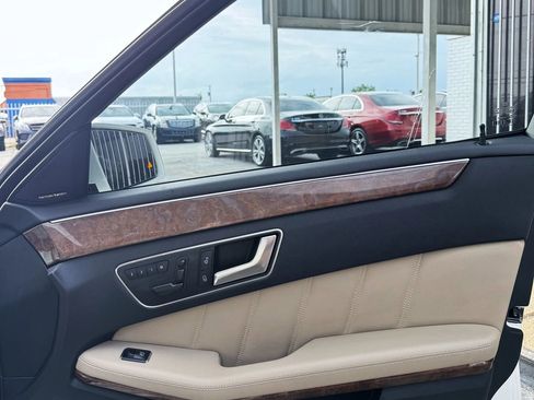 Used 2013 Mercedes-Benz E 350 Sedan image 23