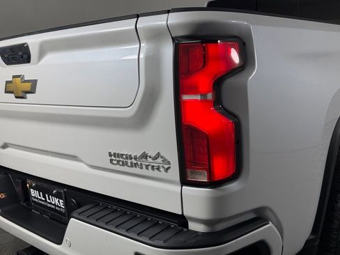 Used 2024 Chevrolet Silverado 2500 High Country w/ High Country Premium Package AWD/4WD image 11