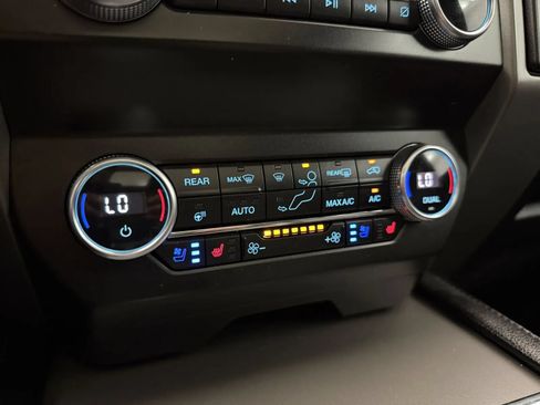 Used 2020 Ford Expedition XLT w/ Equipment Group 202A AWD/4WD image 28