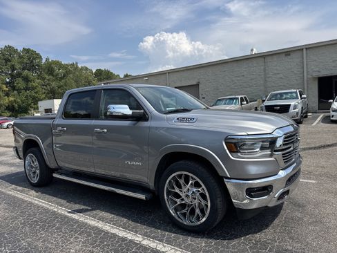 Used 2019 RAM 1500 Laramie RWD image 4