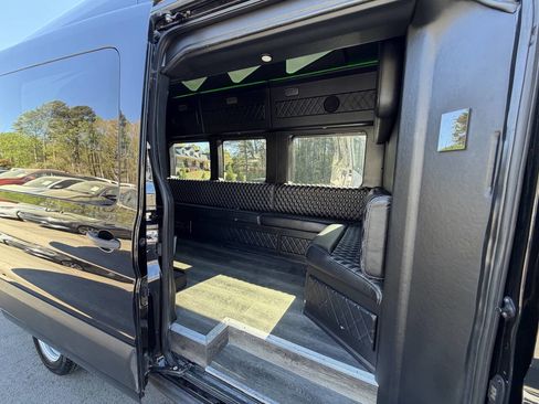 Used 2020 Ford Transit 350 XLT image 10