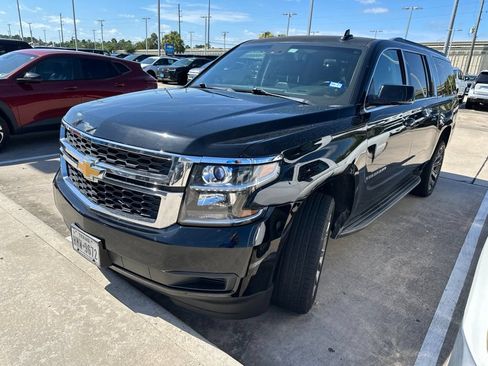 Used 2016 Chevrolet Suburban LT RWD image 1