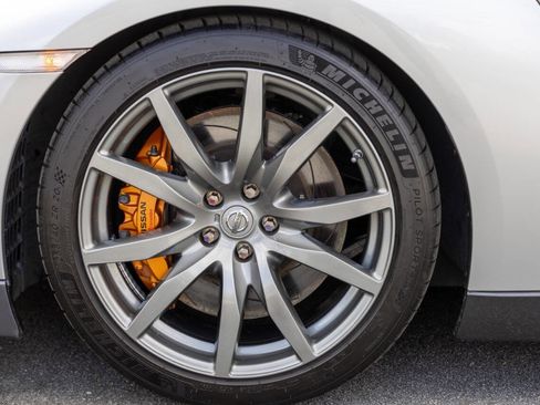 Used 2016 Nissan GT-R Premium image 17