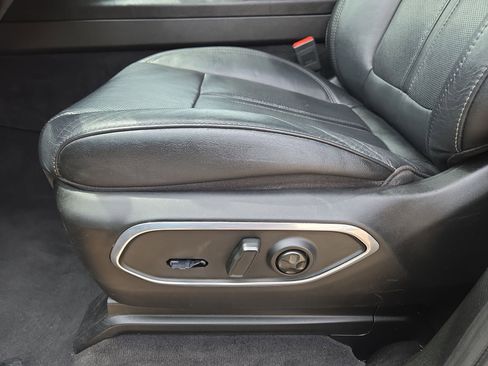 Used 2024 Jeep Wagoneer L Series III w/ Flexible Seating Group AWD/4WD image 17