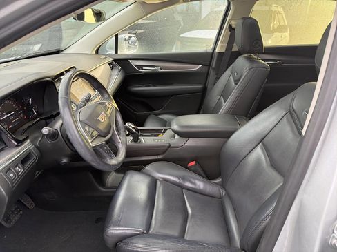 Used 2017 Cadillac XT5 Luxury w/ Driver Awareness Package image 6