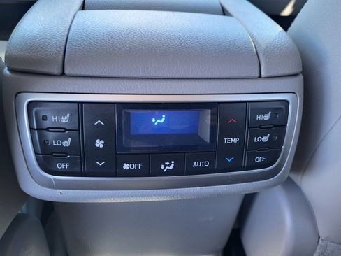 Used 2019 Toyota Highlander Limited Platinum image 18