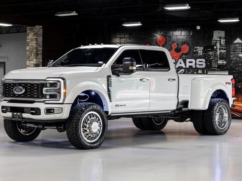 Used 2023 Ford F450 Platinum w/ FX4 Off-Road Package AWD/4WD image 9