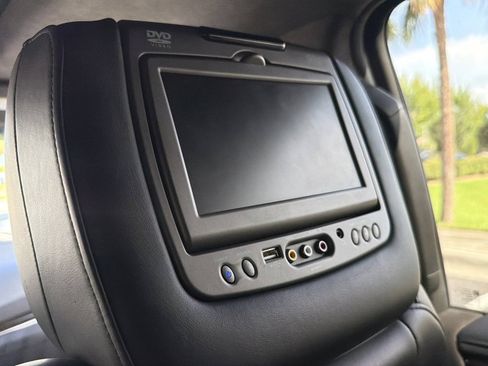 Used 2018 Cadillac Escalade Platinum AWD/4WD image 18
