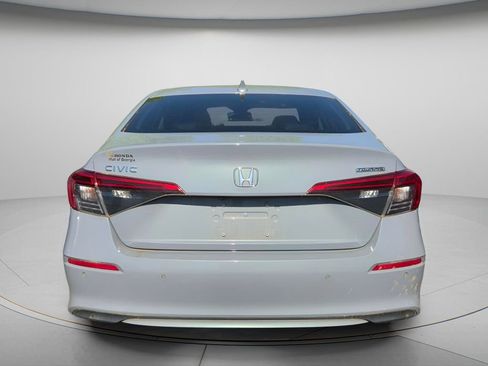 Used 2024 Honda Civic Touring image 4