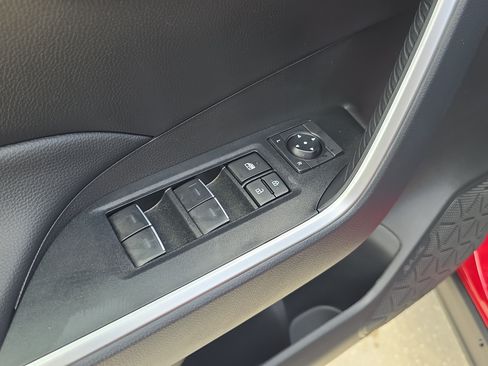 Used 2025 Toyota RAV4 XLE w/ Convenience Package FWD image 20