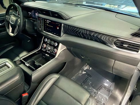 Used 2023 GMC Yukon Denali image 15