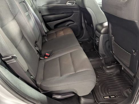 Used 2020 Jeep Grand Cherokee Laredo RWD image 29