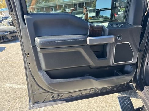 Used 2017 Ford F250 Platinum w/ FX4 Off-Road Package image 29