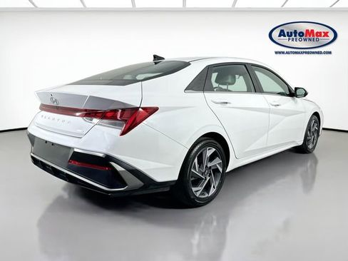 Used 2025 Hyundai Elantra Limited FWD image 2