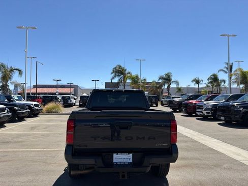 Used 2025 Toyota Tacoma TRD Off-Road AWD/4WD image 7