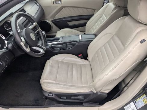 Used 2010 Ford Mustang Convertible image 14