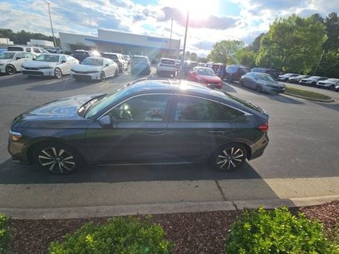 Used 2024 Honda Civic EX-L image 2