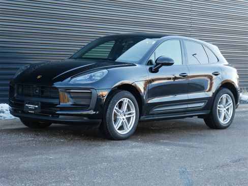 Used 2025 Porsche Macan image 1