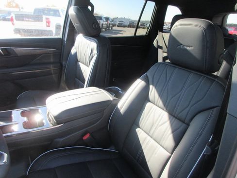 New 2026 Buick Enclave Avenir w/ Super Cruise Package image 13