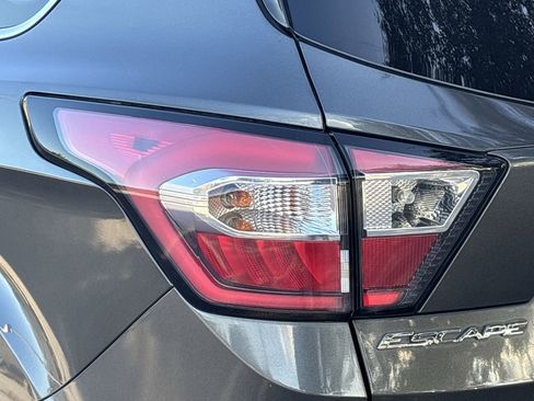 Used 2017 Ford Escape Titanium image 7