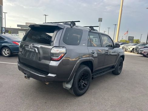Used 2019 Toyota 4Runner SR5 AWD/4WD image 9