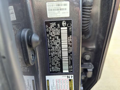 Used 2021 Toyota C-HR LE FWD image 31