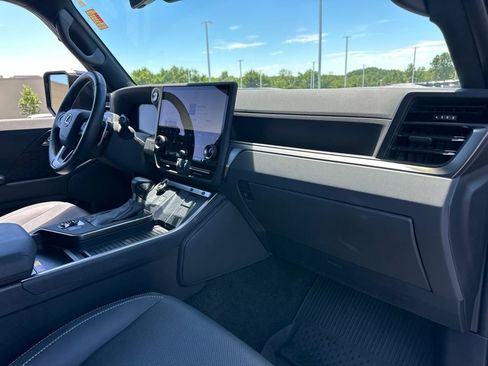 Used 2024 Lexus GX 550 w/ Accessory Package (Z1) AWD/4WD image 22