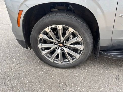 Certified 2025 Chevrolet Suburban High Country image 7