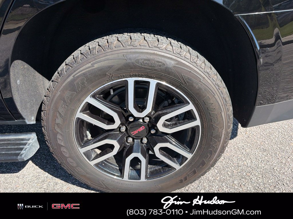 Used 2023 GMC Yukon AT4 w/ AT4 Premium Package AWD/4WD image 15