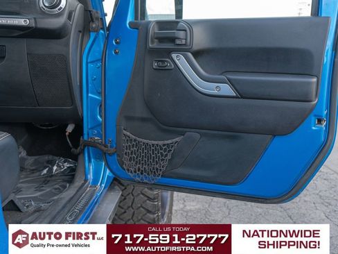 Used 2016 Jeep Wrangler Unlimited Sahara w/ Dual Top Group image 17