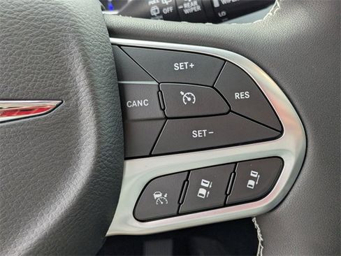 New 2026 Chrysler Pacifica Limited w/ Trailer Tow Group image 19