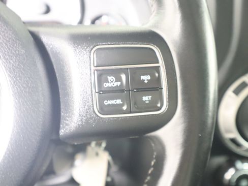 Used 2015 Jeep Wrangler Rubicon w/ Connectivity Group AWD/4WD image 32