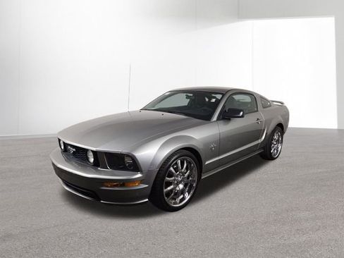 Used 2009 Ford Mustang GT image 2