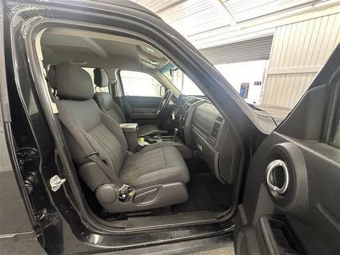 Used 2011 Dodge Nitro Heat w/ Popular Equipment Group image 15