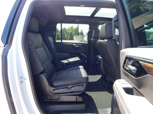 Used 2026 Chevrolet Suburban High Country AWD/4WD image 14