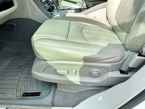 Used 2014 Buick Enclave Leather image 9