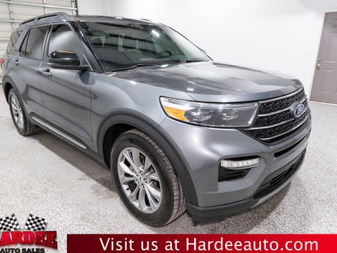 Used 2022 Ford Explorer XLT w/ Equipment Group 202A image 6