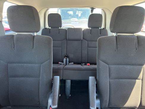 Used 2017 Dodge Grand Caravan SE w/ UConnect Hands-Free Group FWD image 14