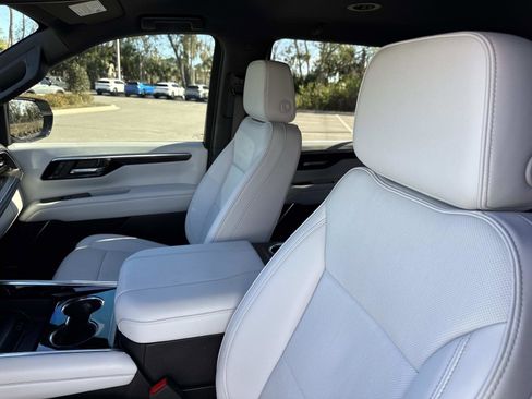 Used 2025 Chevrolet Tahoe Premier image 21