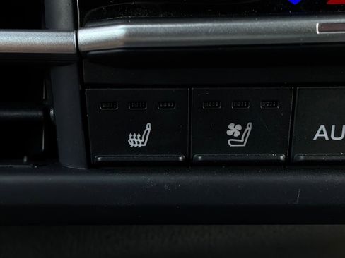 Used 2025 Toyota Sienna XSE AWD/4WD image 50