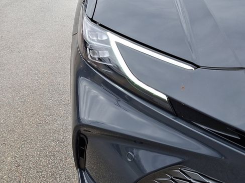 Used 2025 Toyota Camry image 9